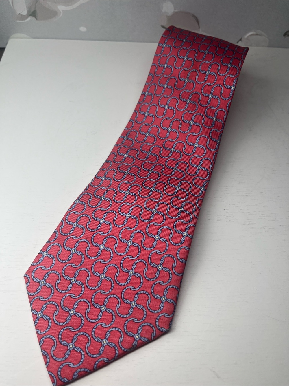 Hermes Silk Tie 5245 SA Intertwining Horseshoe and Equestrian Link Pattern.